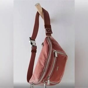Caraa x free people velvet fanny pack pink